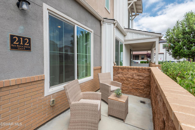 212 Red Brick Drive, Simi Valley CA: https://media.crmls.org/mediaz/50f4d4ec-3ba5-4156-9a21-c9a1d36cf706.jpg