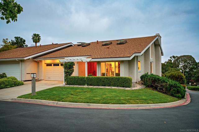 2207 Caminito Cabala, La Jolla CA: https://media.crmls.org/mediaz/50f4f2a1-4cb4-499f-99b1-46b68273ea58.jpg