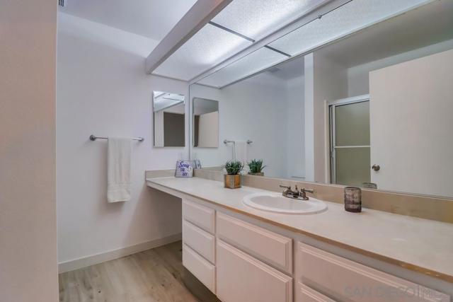 10350 Caminito Cuervo, San Diego CA: https://media.crmls.org/mediaz/50f5cb96-2be9-49c2-b39f-63d0fdb80f5b.jpg