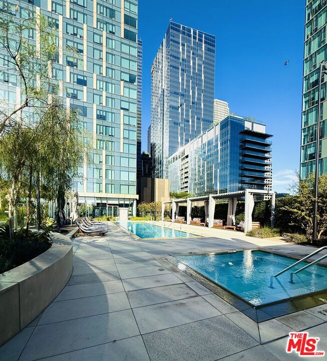 889 Francisco Street Unit 907