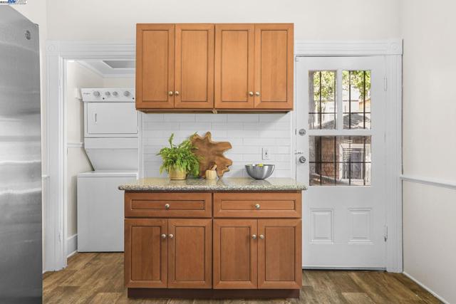 2349 Waverly St, Oakland CA: https://media.crmls.org/mediaz/50f735b1-26e8-4b3a-9c82-e28b762fc1de.jpg