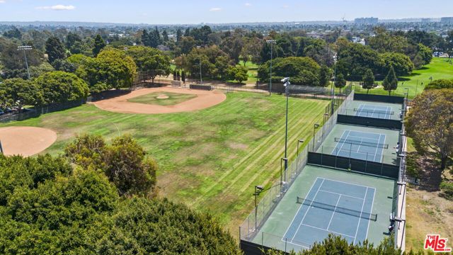 2376 Dewey Street, Santa Monica CA: https://media.crmls.org/mediaz/50f76898-6495-4a83-9ca3-9808eebea79a.jpg