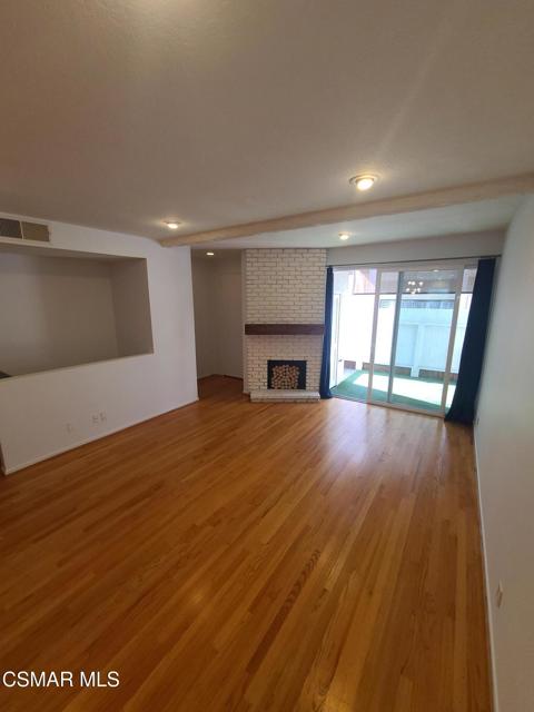 933 21st Street, Santa Monica CA: https://media.crmls.org/mediaz/50f8daaf-847f-4b2a-8934-31743b663baa.jpg