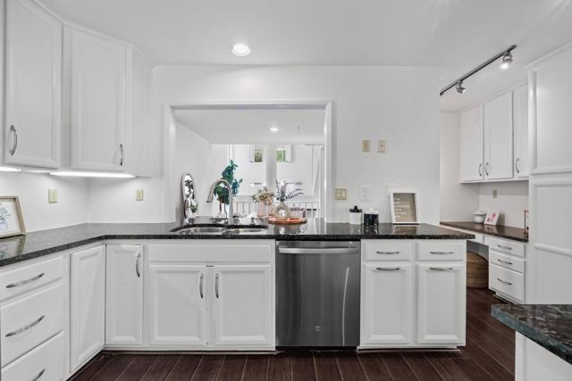366 Sierra Vista Avenue, Mountain View CA: https://media.crmls.org/mediaz/50f9d954-c46c-48c9-b501-66df5d1d61c8.jpg