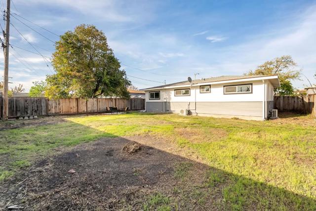 2542 Painted Rock Drive, Santa Clara CA: https://media.crmls.org/mediaz/50f9dc29-90e4-4323-a906-68f38e185c16.jpg
