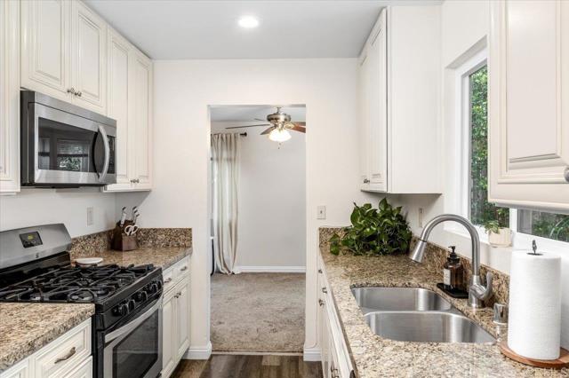 2137 N Mammoth Place, Escondido CA: https://media.crmls.org/mediaz/50fad987-d0a5-45c3-8a1f-83c585a4fdea.jpg