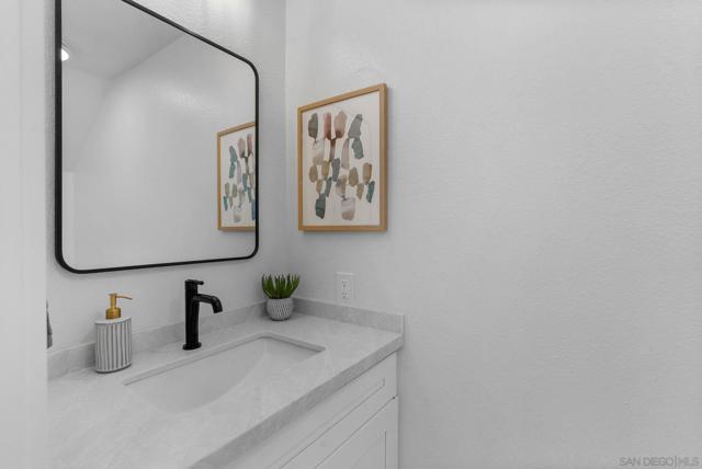 4979 Poseidon Way, Oceanside CA: https://media.crmls.org/mediaz/50fafe8e-7e74-43c6-b10e-d5453efbbe30.jpg