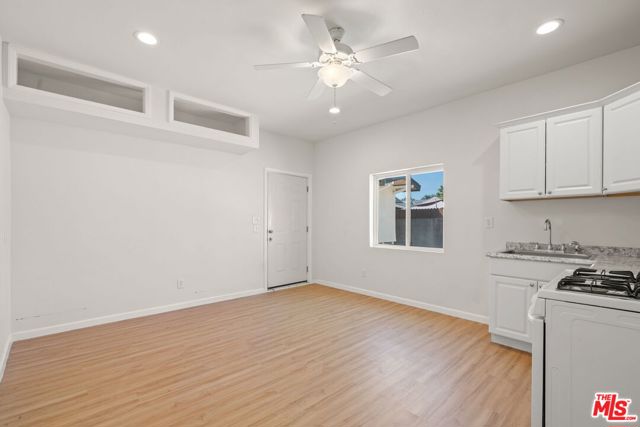 519 W Elm Avenue, Inglewood CA: https://media.crmls.org/mediaz/50fb6b21-4ba8-4a60-98a6-639f6ef518c8.jpg