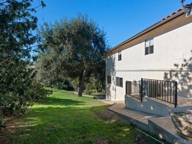 2230 Calle Dos Lomas, Fallbrook CA: https://media.crmls.org/mediaz/50fbcbb4-1022-4c55-9c56-194d49ae5d0a.jpg