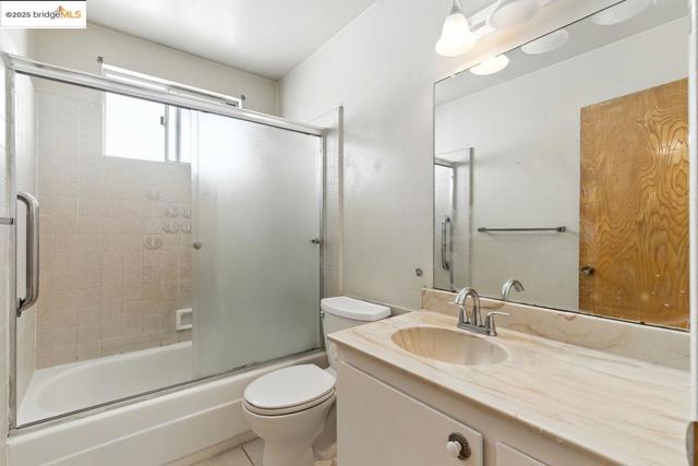 4336 Rilea Way, Oakland CA: https://media.crmls.org/mediaz/50fbea1b-abd5-4ac7-b125-e14b0520e493.jpg
