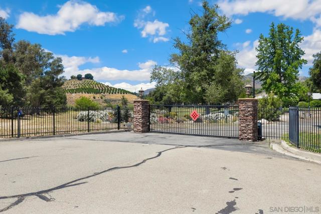15406 Happy Holw, Pauma Valley CA: https://media.crmls.org/mediaz/50fc02c1-6bfa-48d9-a3d3-1395da5684d3.jpg