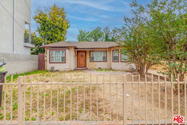 11302 Collins Street, North Hollywood, California 91601, 2 Bedrooms Bedrooms, ,2 BathroomsBathrooms,Single Family Residence,For Sale,Collins,24395933