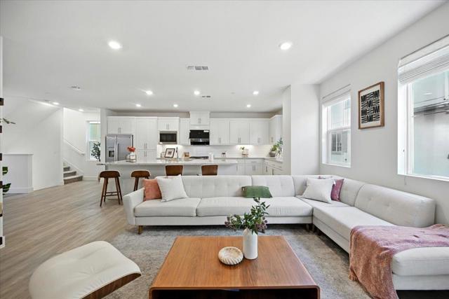 9173 Whitesurf Way, Newark CA: https://media.crmls.org/mediaz/50fccbbb-ff45-4a70-b320-86bbcfadc43d.jpg