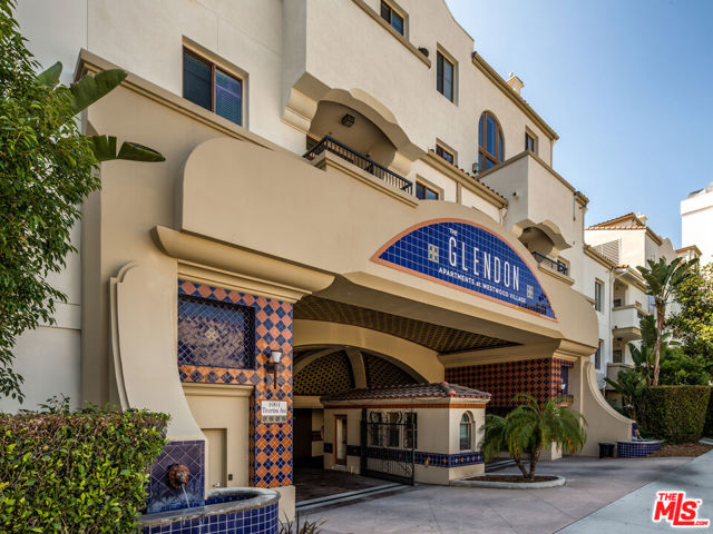 1041 E Glendon Avenue, Los Angeles CA: https://media.crmls.org/mediaz/50fd4f79-5180-44ef-b789-2051c5e7571a.jpg
