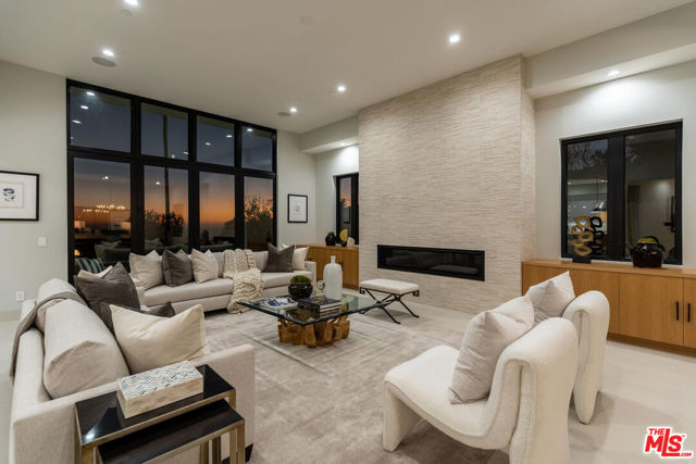 286 Quadro Vecchio Drive, Pacific Palisades CA: https://media.crmls.org/mediaz/50fdac22-c64e-45e7-992a-58399241f7bf.jpg