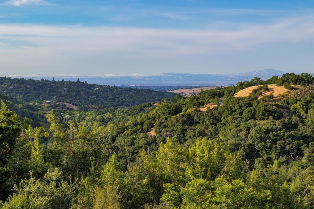 https://media.crmls.org/mediaz/50fdaedc-dc76-426b-a188-d94983e270fa.jpg?preset=X-Large