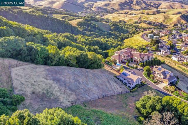 131 Wittenham Ct, San Ramon CA: https://media.crmls.org/mediaz/50fdbc51-e7d9-48a8-9680-d20b93783782.jpg