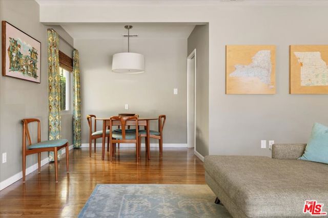 340 S Madison Way, Glendale CA: https://media.crmls.org/mediaz/50fdfe9b-8203-4cd1-9fad-96d15d660814.jpg