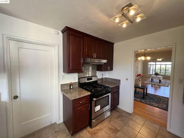 2326 Maywood Ave, Oakland CA: https://media.crmls.org/mediaz/50fe733a-9ba2-426d-b518-858d7478d325.jpg