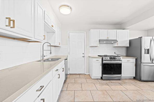 6248 Thorn Street, San Diego CA: https://media.crmls.org/mediaz/50ff13ee-adbe-4d44-a1e5-00f91ee4ccb6.jpg