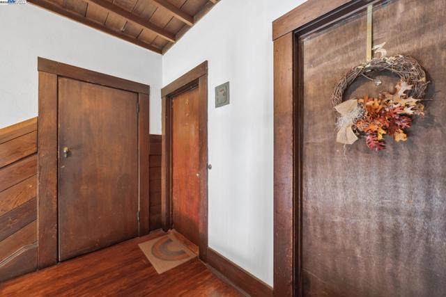 2000 CLINTON AVENUE, Alameda CA: https://media.crmls.org/mediaz/50ff230b-1750-4a07-bb65-29580ed1a9dd.jpg