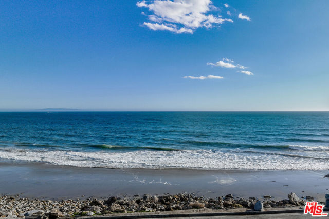 21715 Rambla Vista, Malibu CA: https://media.crmls.org/mediaz/50ff2dfe-a9f3-40df-8beb-994e51c386a0.jpg