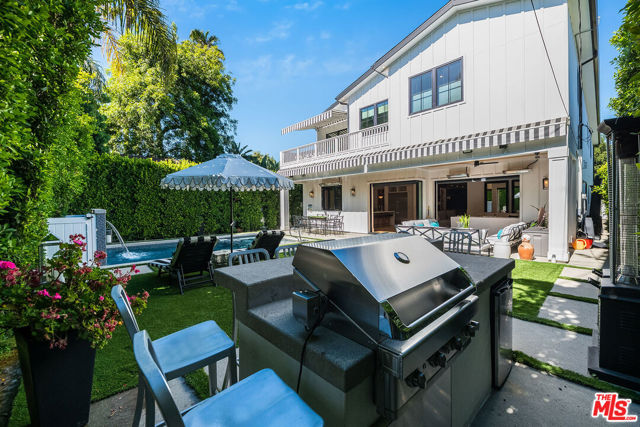 4365 Kraft Avenue, Studio City CA: https://media.crmls.org/mediaz/50ff444b-072d-4fd7-8398-a3afe7a29b1e.jpg