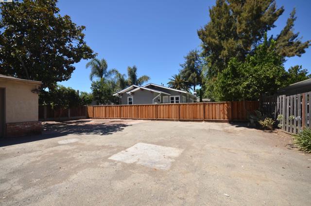 4544 Thornton Ave, Fremont CA: https://media.crmls.org/mediaz/50ff69ca-a64b-4a92-91ca-b51548326d93.jpg