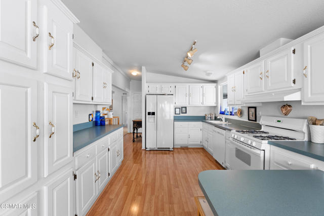 1215 Anchors Way Drive, Ventura CA: https://media.crmls.org/mediaz/50ffc528-b9a6-488e-91ae-8c0ffe95134b.jpg