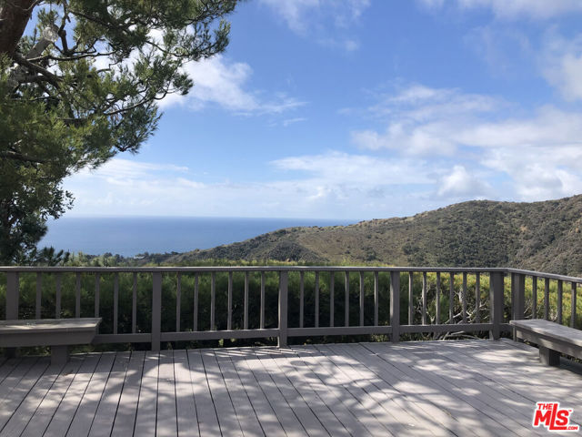 16808 Charmel Lane, Pacific Palisades CA: https://media.crmls.org/mediaz/50ffcf9a-26be-48c7-9489-8a94f45487b7.jpg