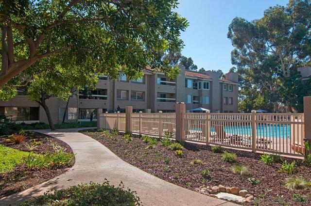 10325 Caminito Cuervo, San Diego CA: https://media.crmls.org/mediaz/51005078-524b-463e-81e8-aa4b6b052ad6.jpg