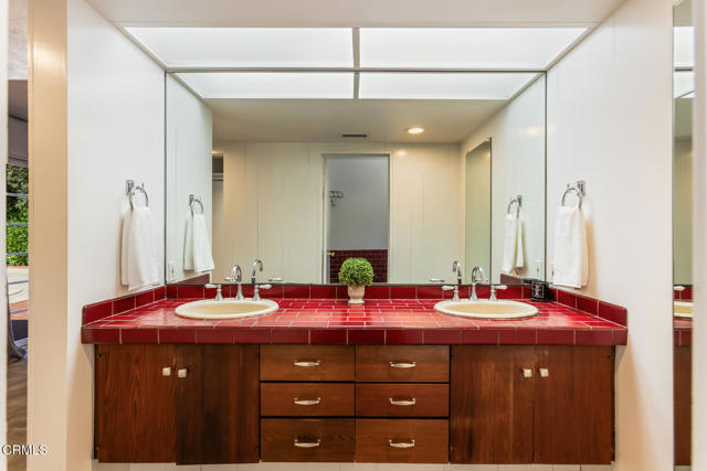 4308 Hayman Avenue, La Canada Flintridge CA: https://media.crmls.org/mediaz/5100ccd4-3a43-45c3-9ee8-f153c96888b1.jpg