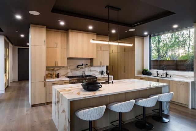 1080 Cotton Street, Menlo Park CA: https://media.crmls.org/mediaz/5101082b-2667-44b4-999b-0eda1b0f5a13.jpg