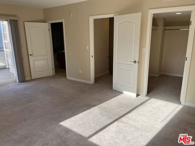 4732 Radford Avenue, Valley Village CA: https://media.crmls.org/mediaz/51012a77-e9ee-451e-a6f5-05404451a2f9.jpg