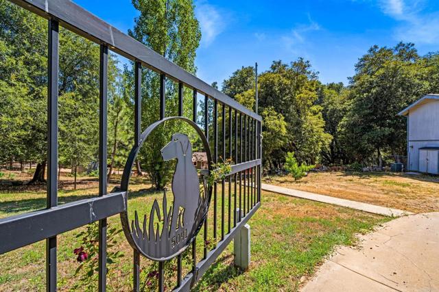 5041 Pine Ridge Avenue, Julian CA: https://media.crmls.org/mediaz/510273e2-c01e-4587-8c32-b65bbcf8fcd9.jpg