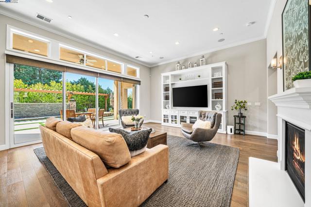 2135 Terra Bella Ct, Livermore CA: https://media.crmls.org/mediaz/51029a73-ac86-4d61-8678-6d29c6817bb3.jpg