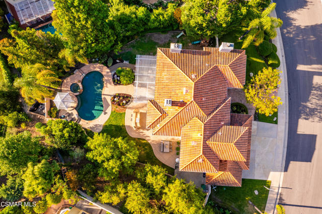 2445 Ranchgrove Drive, Westlake Village CA: https://media.crmls.org/mediaz/5102c1e0-0482-4394-8967-8f89cd54a0cb.jpg