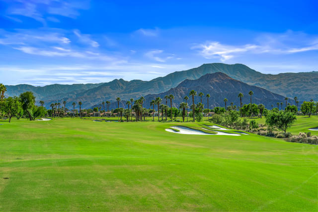 79967 Rancho La Quinta Drive, La Quinta CA: https://media.crmls.org/mediaz/510318dc-e950-4296-82d5-3a09898f02de.jpg