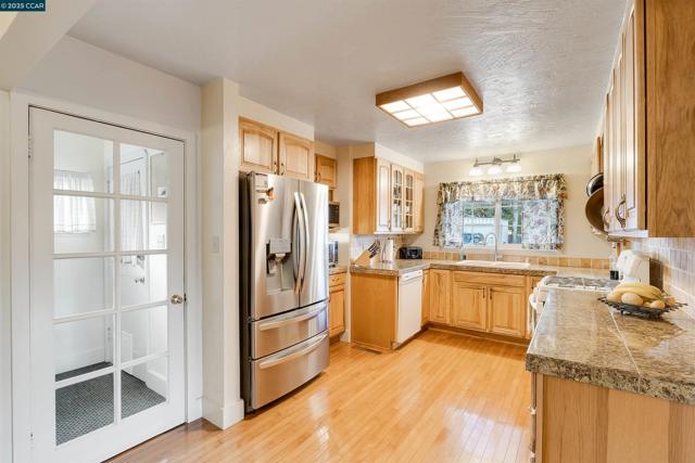 80 Diogenes Dr, Angwin CA: https://media.crmls.org/mediaz/51032e2b-c101-4524-a042-b851e4fd4877.jpg