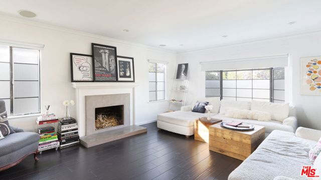 1259 S Bedford Drive, Los Angeles CA: https://media.crmls.org/mediaz/5103a693-e2d7-4fb6-a96d-ddf4d0dc6bd8.jpg