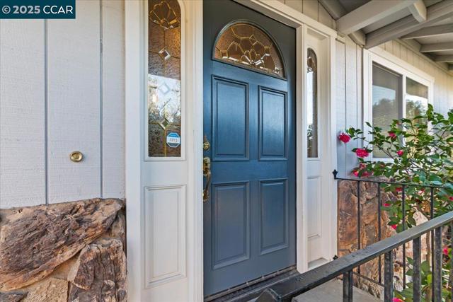 207 Midway Dr, Martinez CA: https://media.crmls.org/mediaz/5103b89f-0333-442b-8773-7a4235164db7.jpg