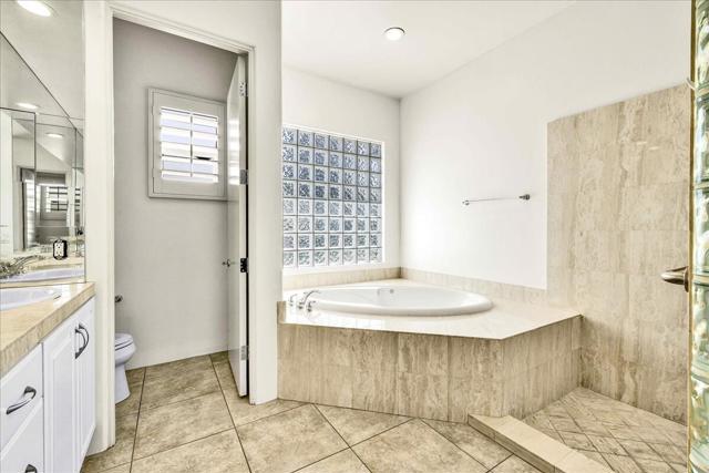 14 Collegiate Circle, Rancho Mirage CA: https://media.crmls.org/mediaz/5103e7a3-544f-488a-b029-ef2720b24189.jpg
