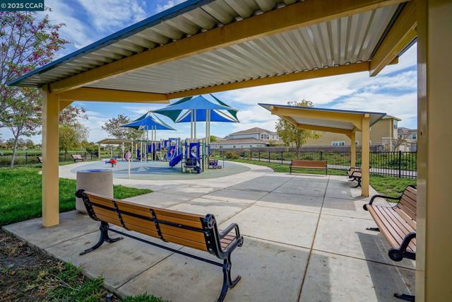 507 Livingston Court, Discovery Bay CA: https://media.crmls.org/mediaz/5104120b-55e5-4cd9-b172-740f7ad78e40.jpg