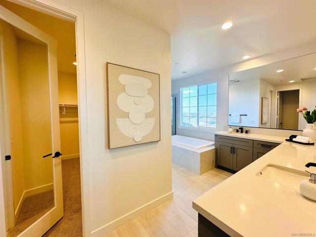 11324 Caminito Rodar, San Diego CA: https://media.crmls.org/mediaz/51047d0e-b1ac-4fcb-b1a7-078dbb3e42b4.jpg