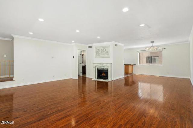 Detail Gallery Image 5 of 25 For 9503 via Venezia, Burbank,  CA 91504 - 3 Beds | 3 Baths