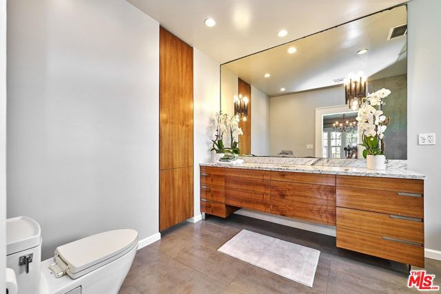 136 Fremont Place, Los Angeles CA: https://media.crmls.org/mediaz/5104db09-2f5e-4b26-b419-1095dd5c01a0.jpg