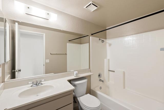2009 Pointer Gln, Escondido CA: https://media.crmls.org/mediaz/51054520-e0c3-4b68-a137-271bc1f34c9f.jpg
