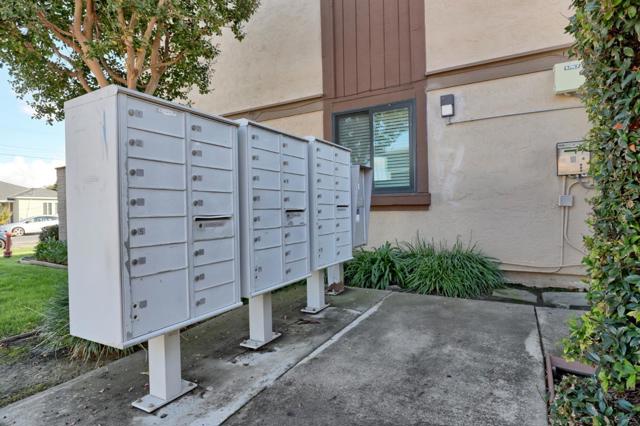 2040 Main Street, Santa Clara CA: https://media.crmls.org/mediaz/5105b527-bc5d-46ad-9f4d-1fa6d13d7c67.jpg