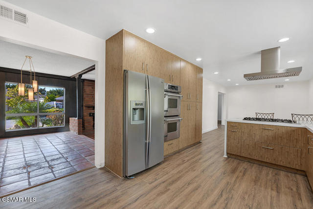 1558 Norwich Avenue, Thousand Oaks CA: https://media.crmls.org/mediaz/5105dbef-2575-4135-b354-8fadbcfac7b7.jpg
