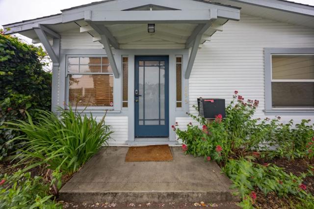 895 Main Street, Half Moon Bay CA: https://media.crmls.org/mediaz/510613e1-d976-4d6b-8f46-bd88847dcc79.jpg